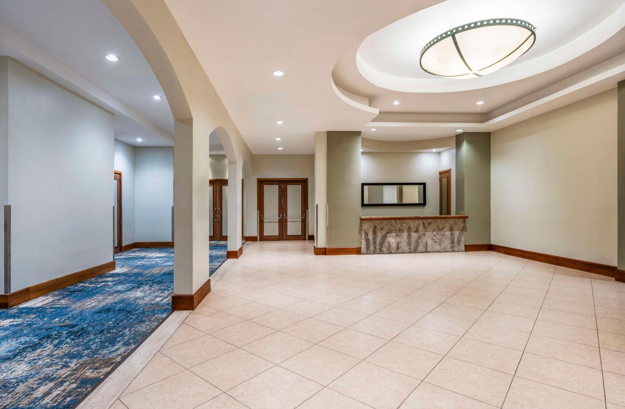 Embassy Suites By Hilton Dorado Del Mar Beach Resort Exterior photo
